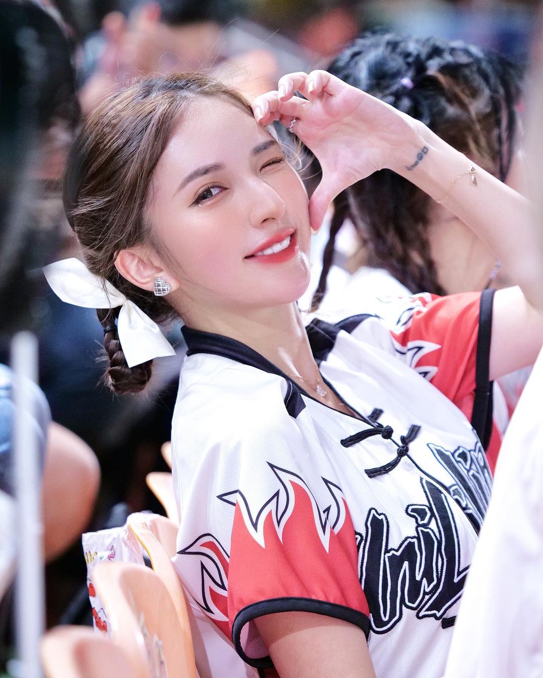 正妹「Dora」胸前車頭燈好兇！ 精緻美顏還有惹火身材-第1章-图片7