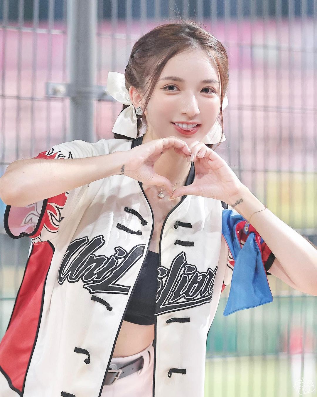 正妹「Dora」胸前車頭燈好兇！ 精緻美顏還有惹火身材-第1章-图片8