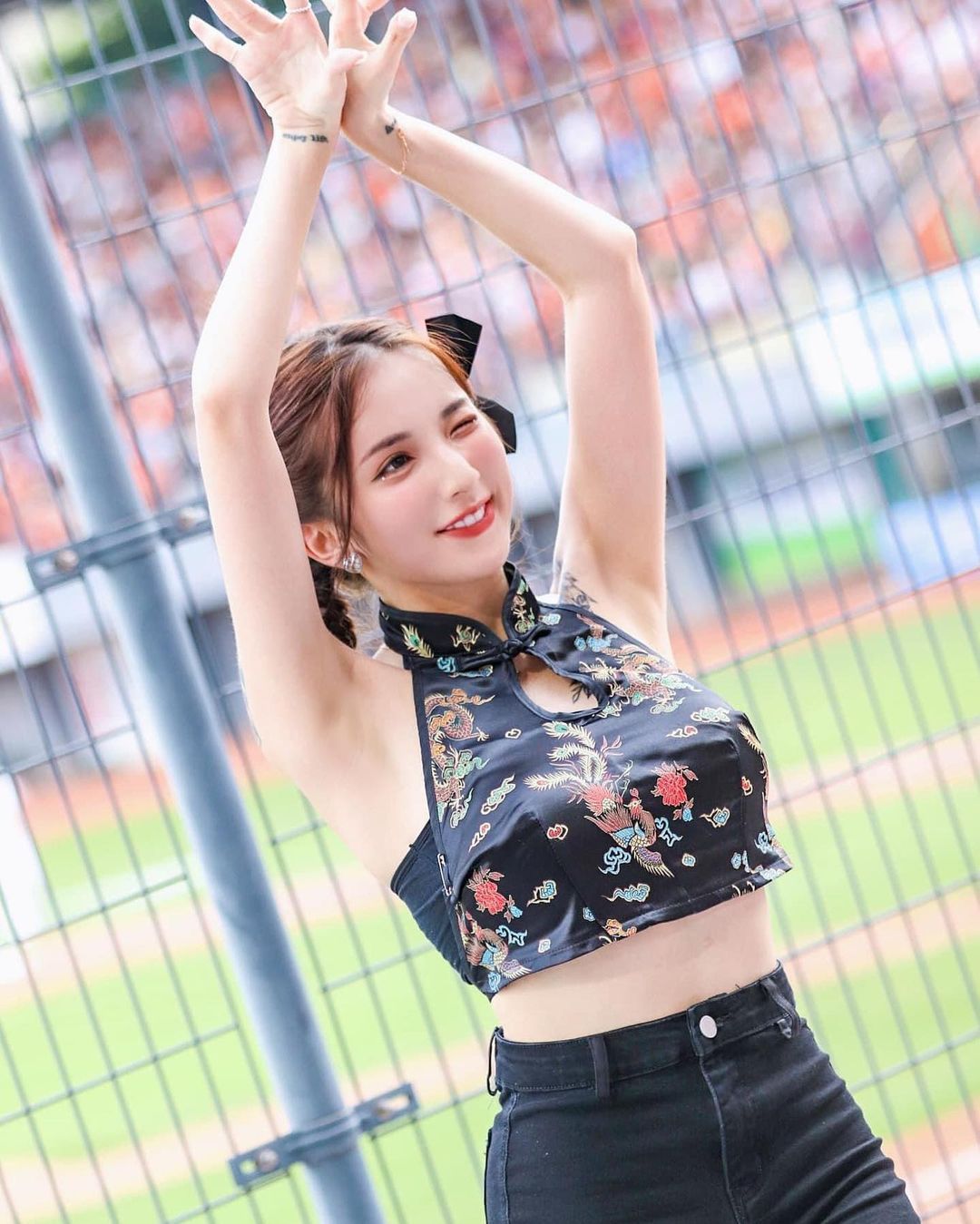 正妹「Dora」胸前車頭燈好兇！ 精緻美顏還有惹火身材-第1章-图片10