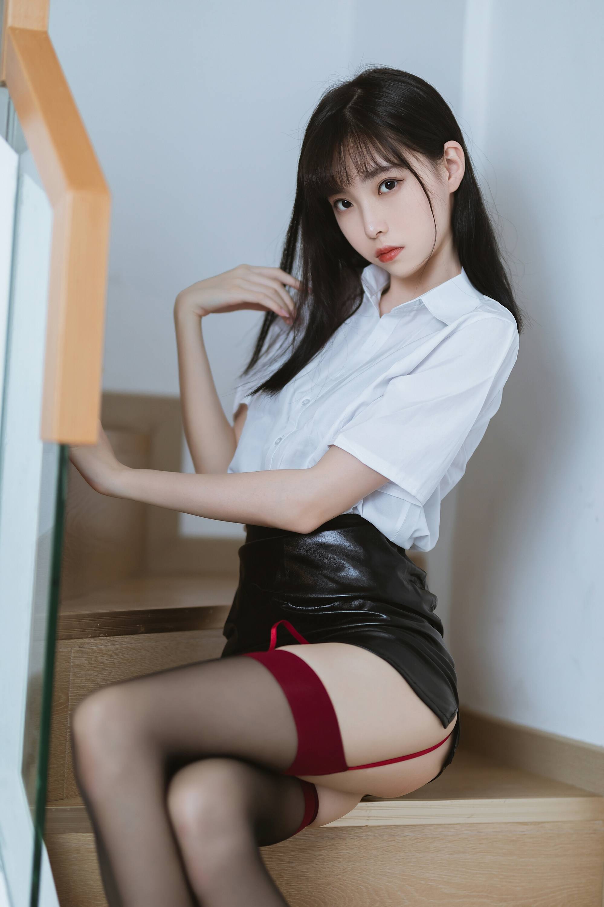 【網路收集系列】福利姬 許岚LAN《 吊帶黑絲皮裙 》VIP福利帖全【59P】-第1章-图片50
