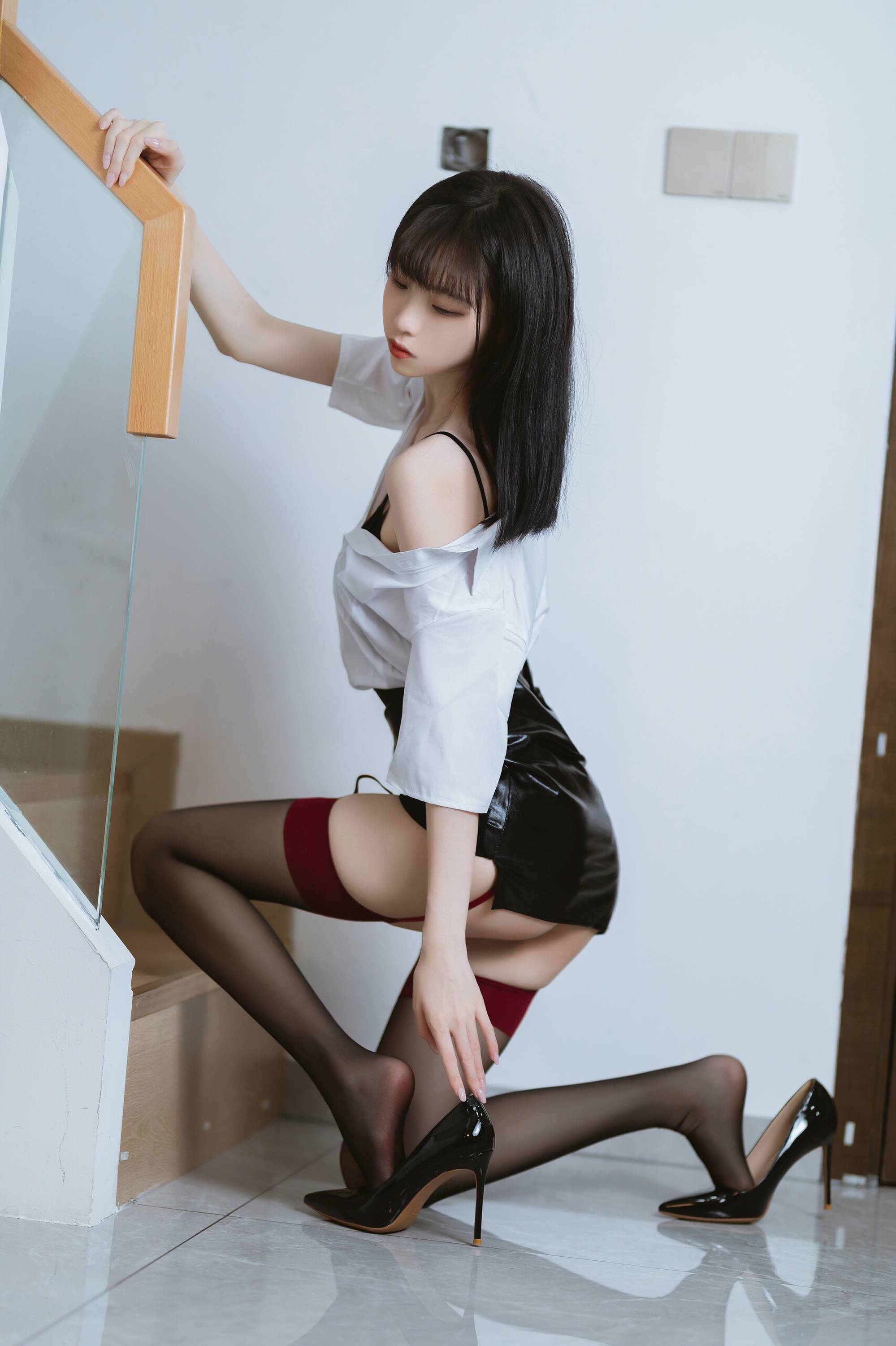 【網路收集系列】福利姬 許岚LAN《 吊帶黑絲皮裙 》VIP福利帖全【59P】-第1章-图片55