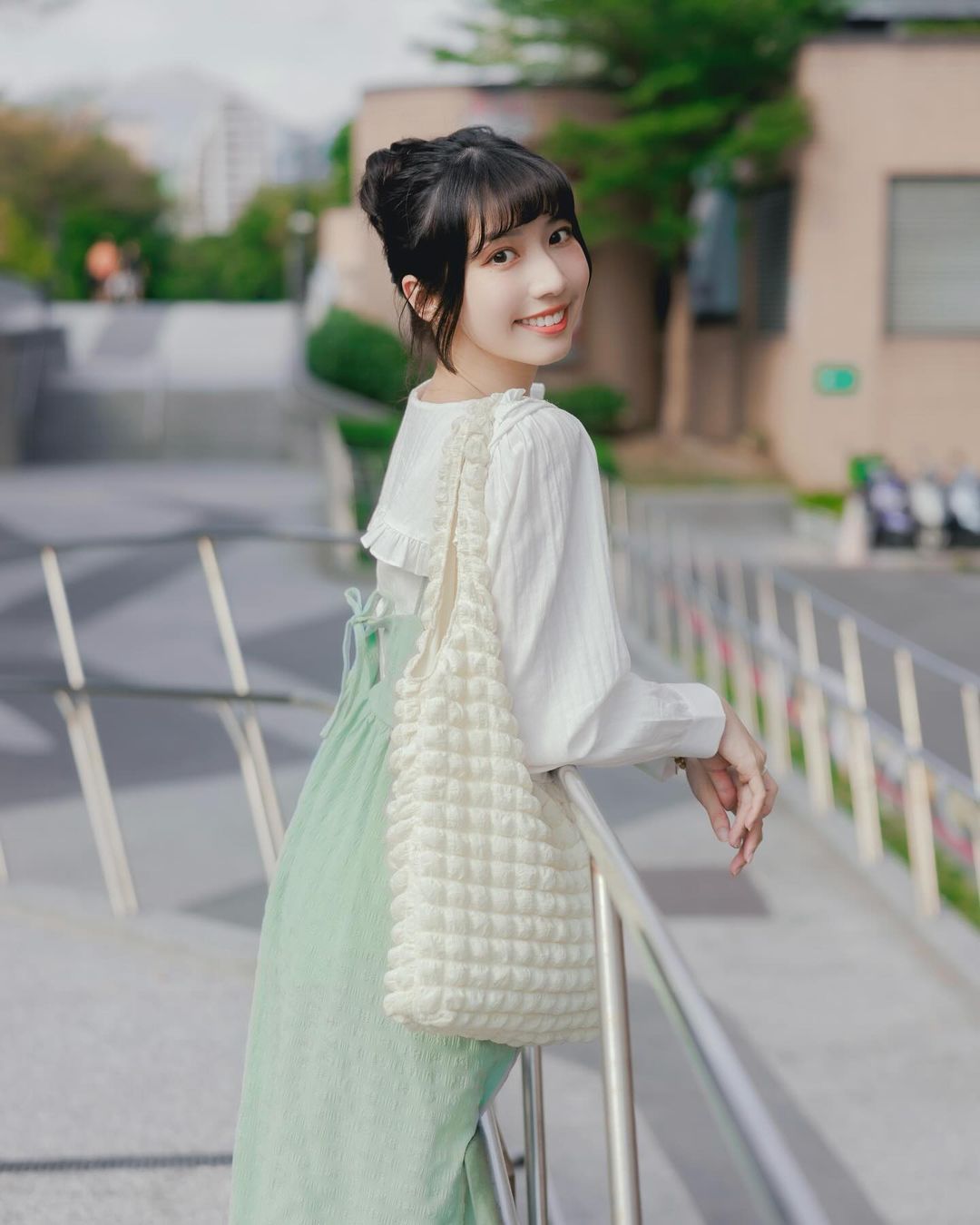 正妹「龍睬崴」笑容好會放電！回眸一笑讓人秒戀愛-第1章-图片3