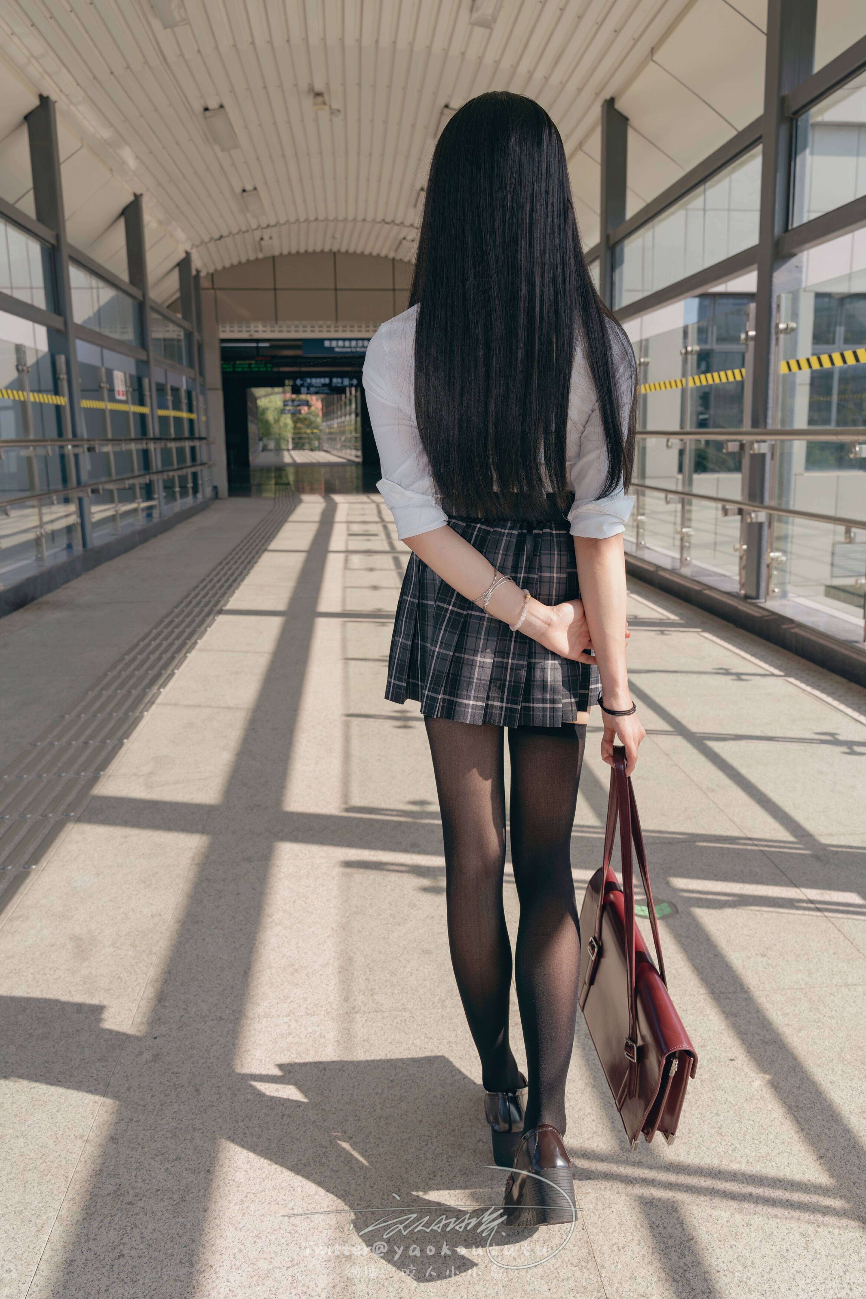 【網路收集系列】福利姬 咬一口兔娘《電車驚魂&期待》VIP福利帖全【75P】-第1章-图片3