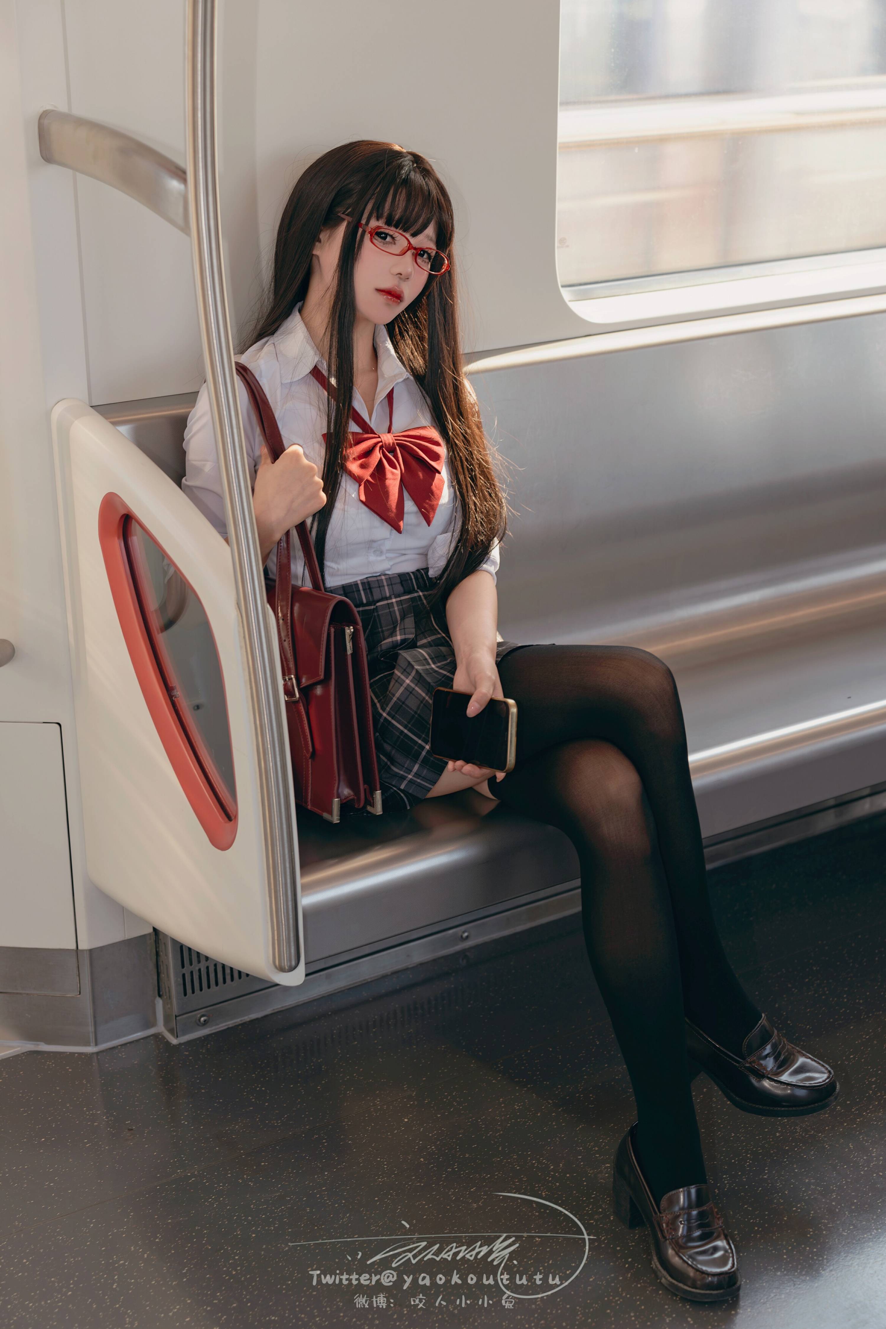 【網路收集系列】福利姬 咬一口兔娘《電車驚魂&期待》VIP福利帖全【75P】-第1章-图片13