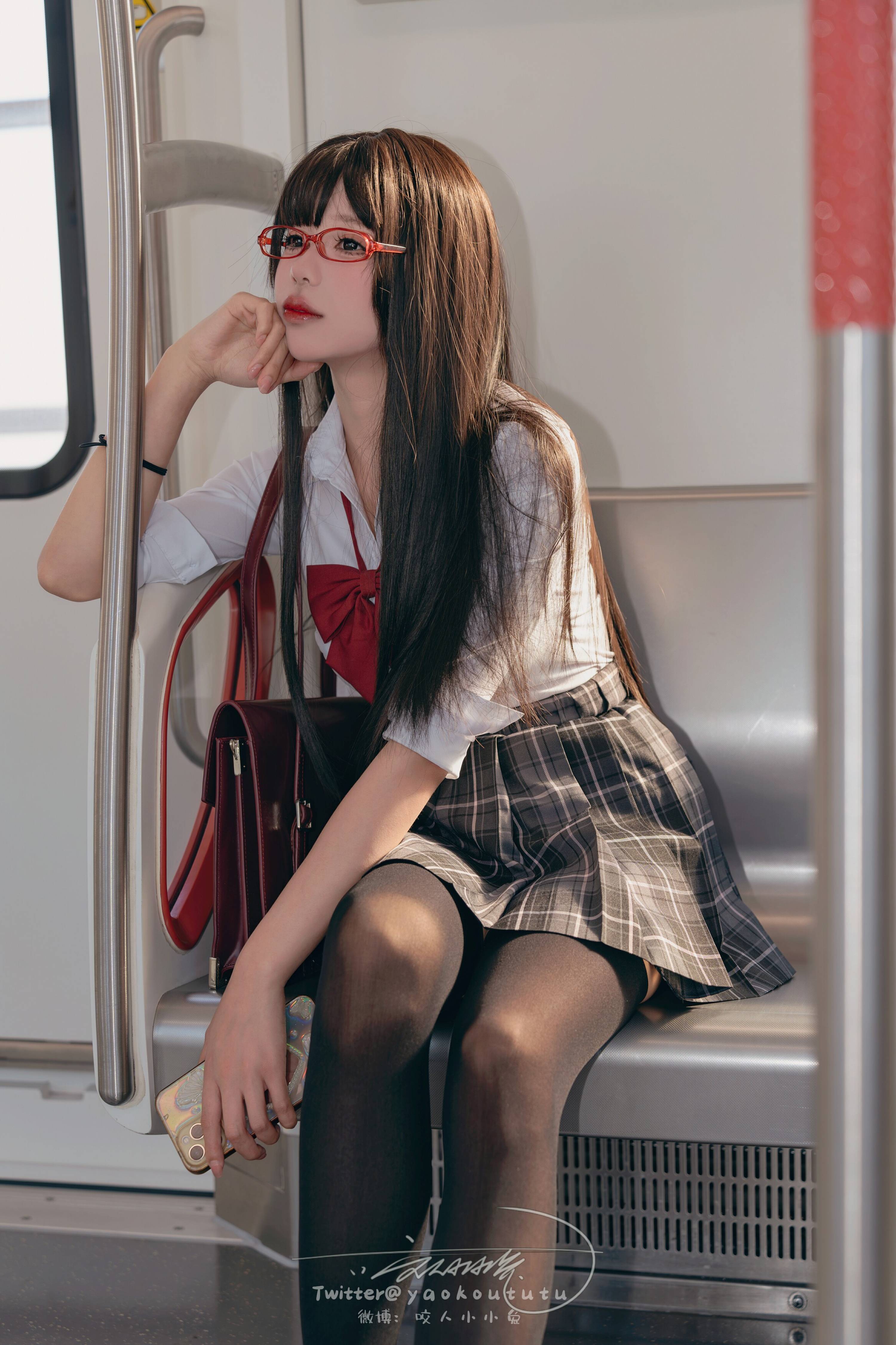 【網路收集系列】福利姬 咬一口兔娘《電車驚魂&期待》VIP福利帖全【75P】-第1章-图片45