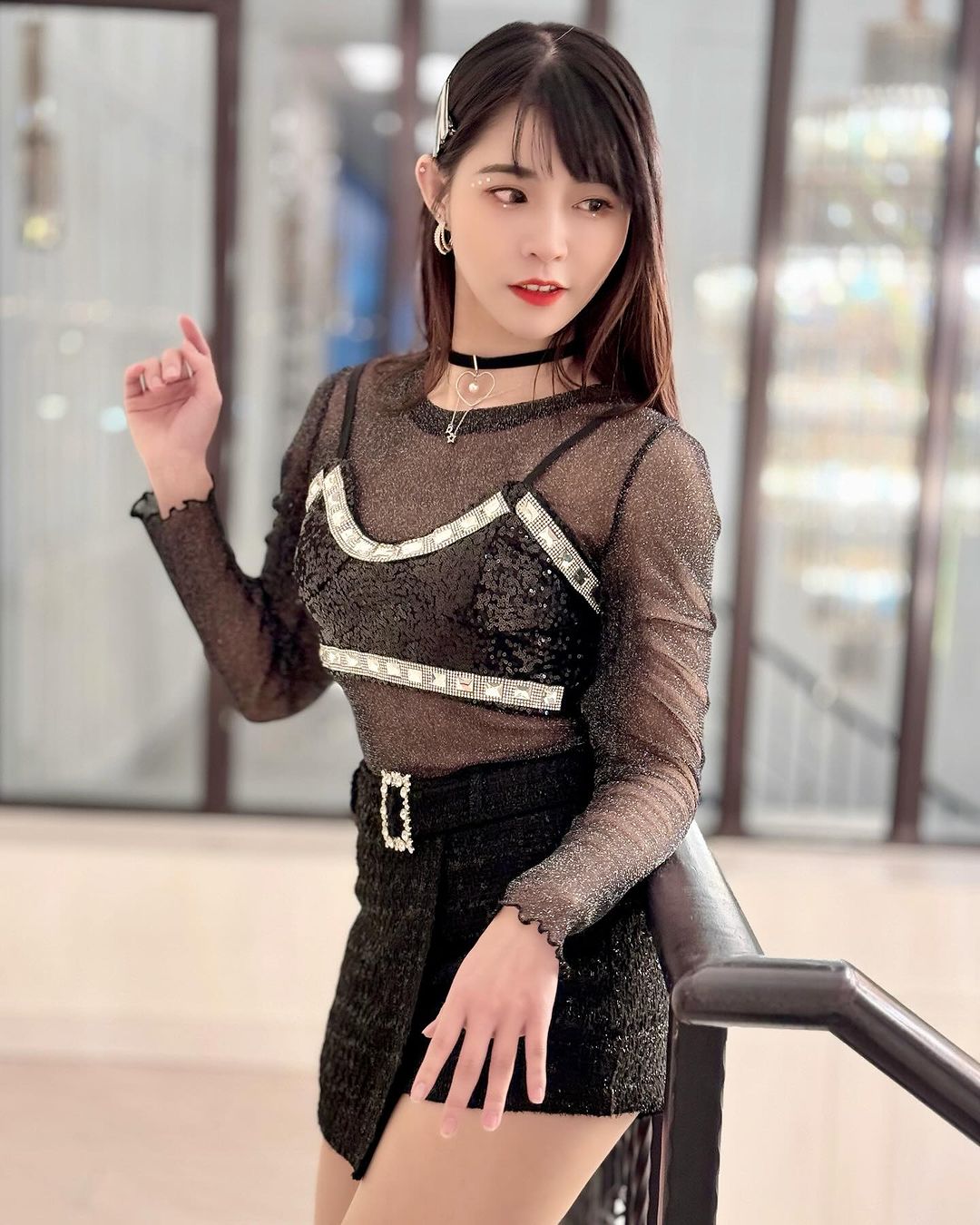 正妹「陸筱晴」細腰曲線好誘惑！眼睛狂吃冰淇淋-第1章-图片1