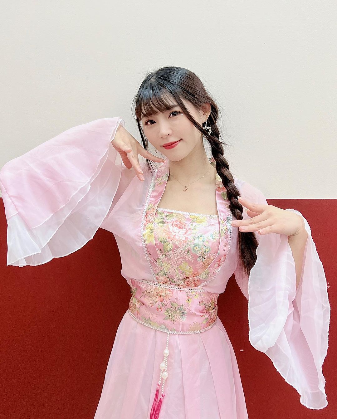 正妹「陸筱晴」細腰曲線好誘惑！眼睛狂吃冰淇淋-第1章-图片10