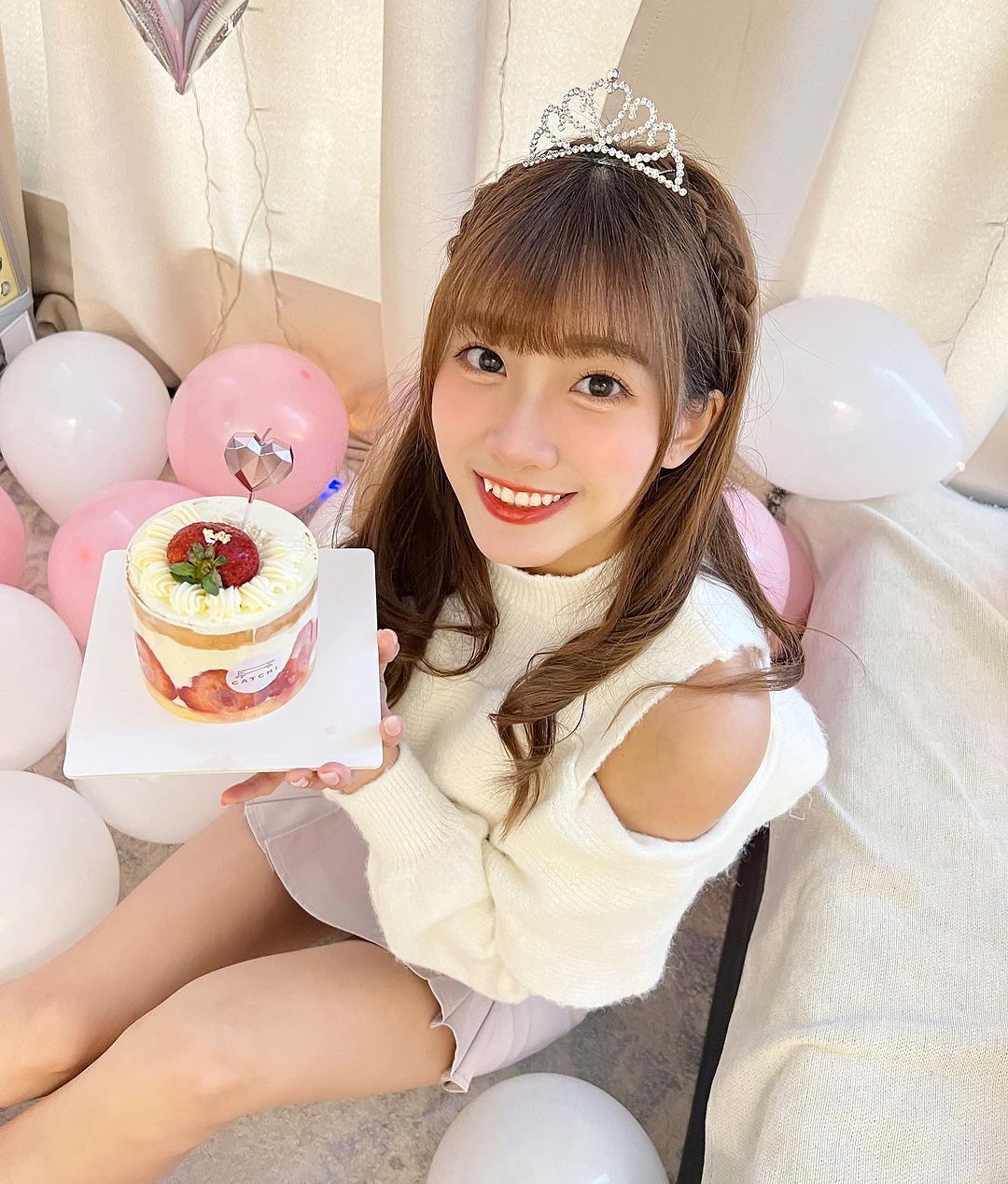 新一代女神「冼迪琦」小露深溝前傾視角實在太邪惡-第1章-图片2