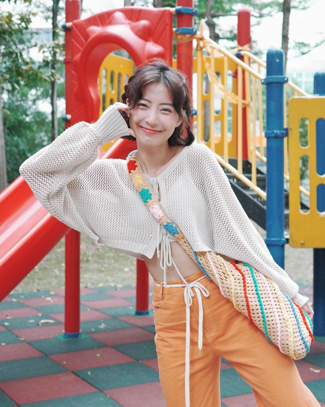 正妹網紅「Lucy」帶著挑逗眼神 勾人微笑太無法無天-第1章-图片6