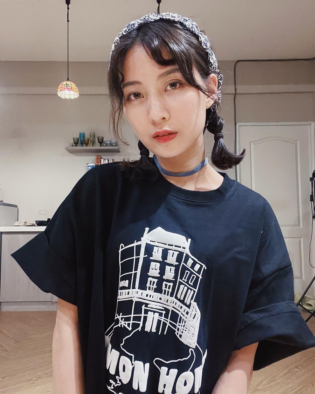 正妹網紅「Lucy」帶著挑逗眼神 勾人微笑太無法無天-第1章-图片7