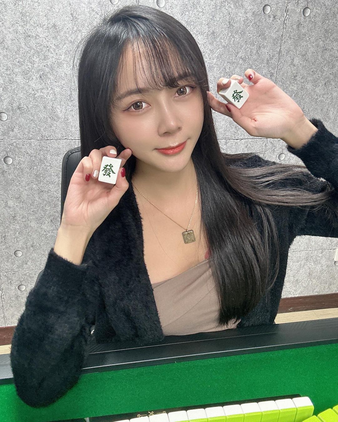 性感姐姐「施紹婷」曬長腿讓人無法抗拒.....受不了-第1章-图片1