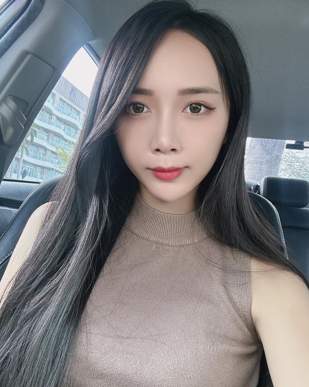 性感姐姐「施紹婷」曬長腿讓人無法抗拒.....受不了-第1章-图片9