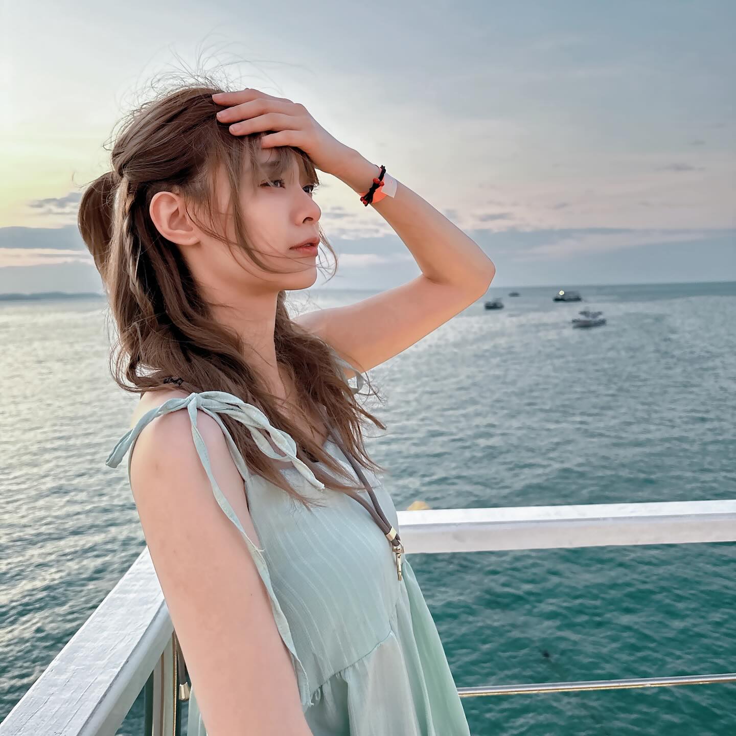 氣質正妹「Vivi林芝衣」 極品白嫩長輩讓人受不了-第1章-图片1