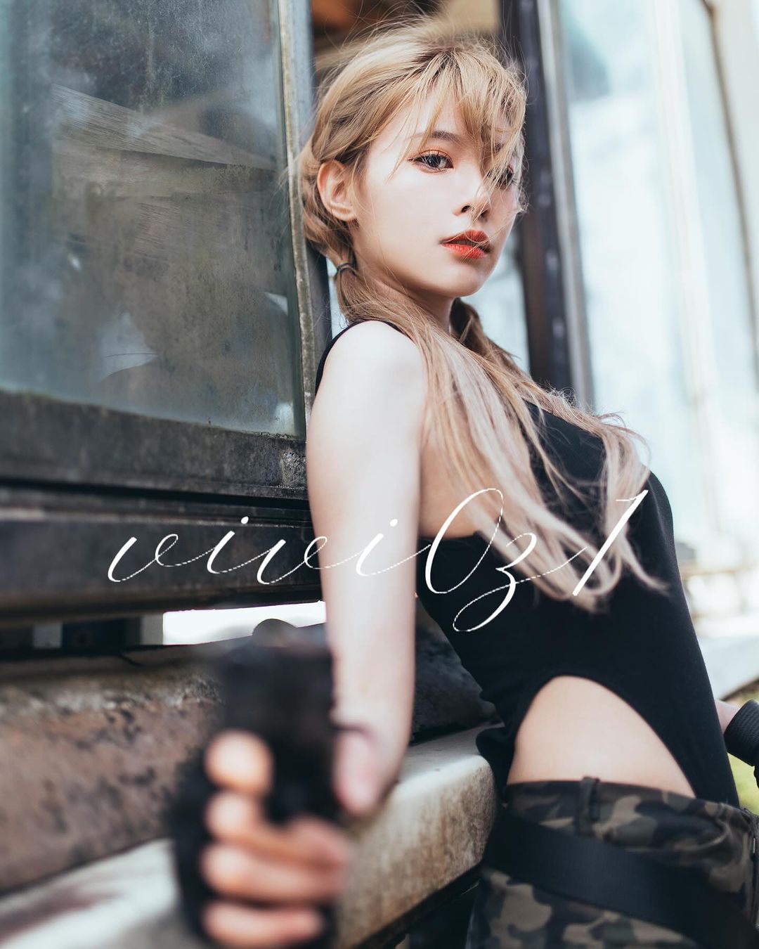 氣質正妹「Vivi林芝衣」 極品白嫩長輩讓人受不了-第1章-图片4