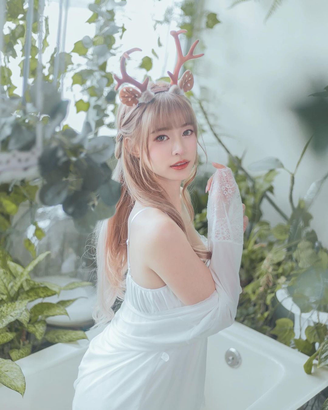 氣質正妹「Vivi林芝衣」 極品白嫩長輩讓人受不了-第1章-图片5