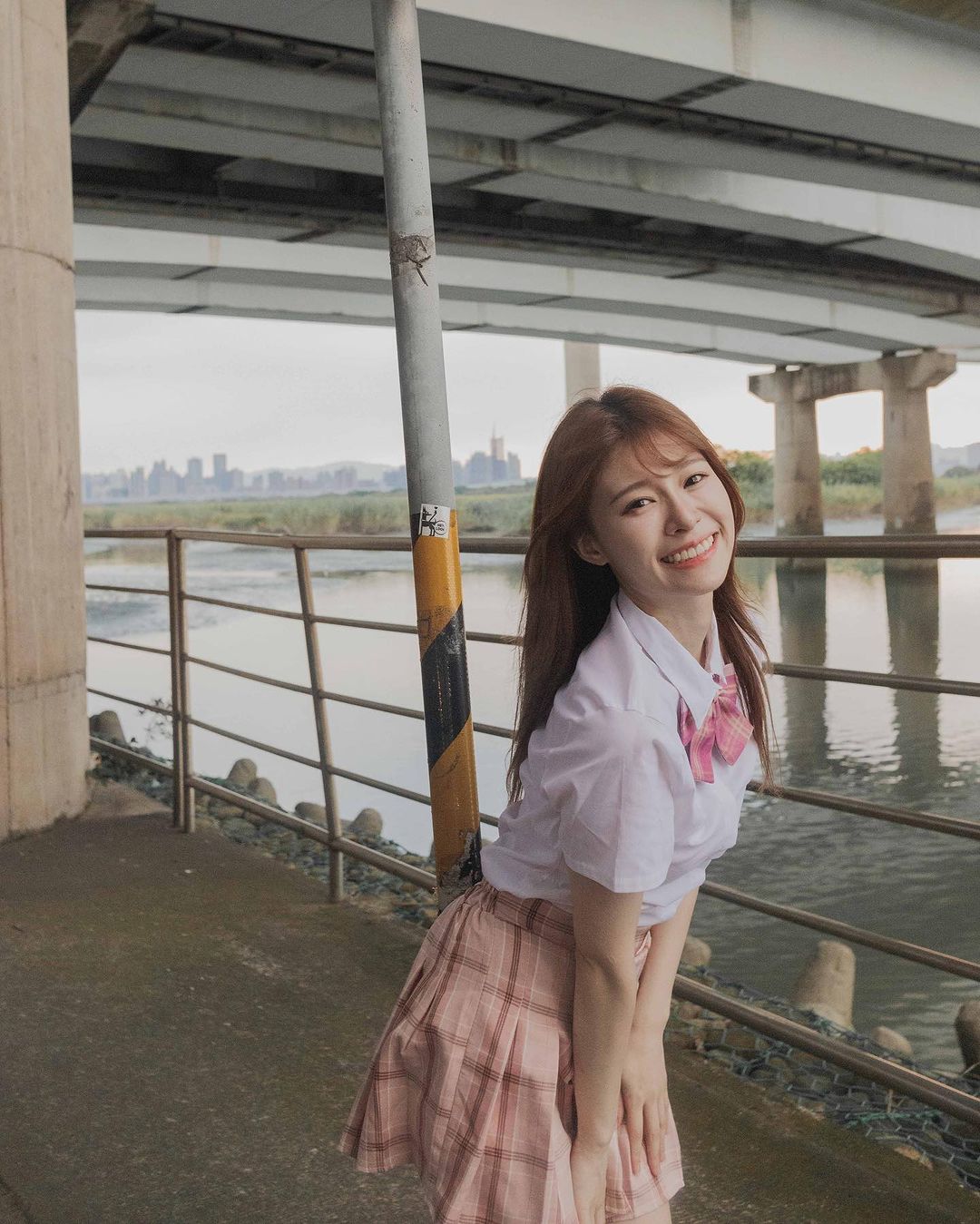 氣質正妹「Vivi林芝衣」 極品白嫩長輩讓人受不了-第1章-图片8