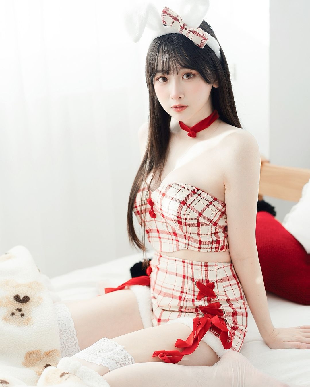 俏皮女神「薇薇」乳量都溢出來 雪白美胸超犯規-第1章-图片2