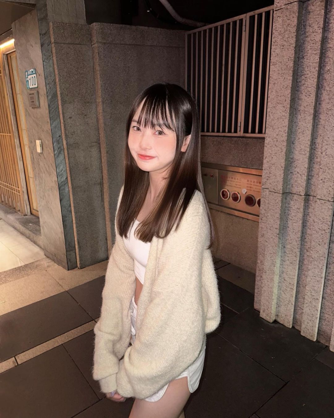 小隻馬「奶糖」秀渾圓曲線好清晰 白嫩美胸都好勾引-第1章-图片8