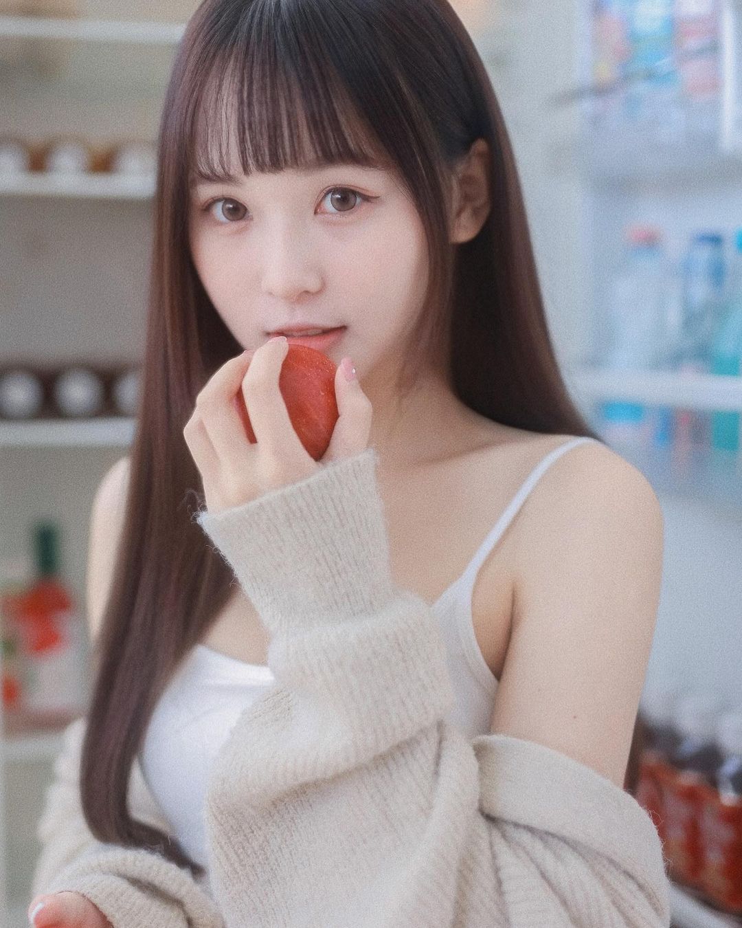 小隻馬「奶糖」秀渾圓曲線好清晰 白嫩美胸都好勾引-第1章-图片10