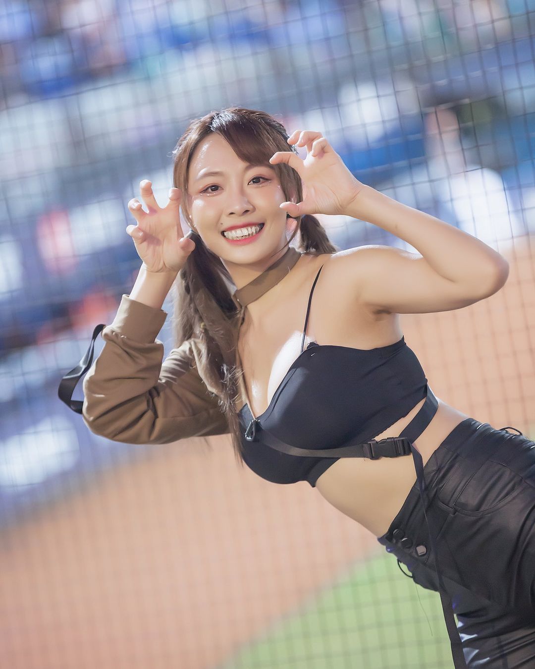 「Cali卡兒」水靈大眼好吸引人 挺雪白美肌畫面好狂-第1章-图片6