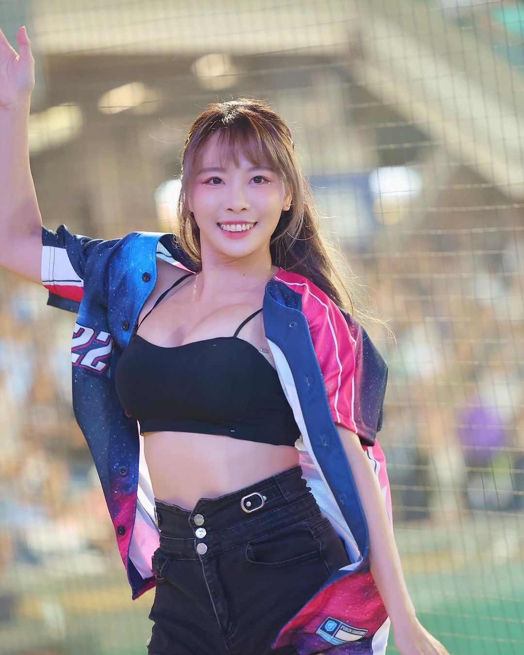 「Cali卡兒」水靈大眼好吸引人 挺雪白美肌畫面好狂-第1章-图片8