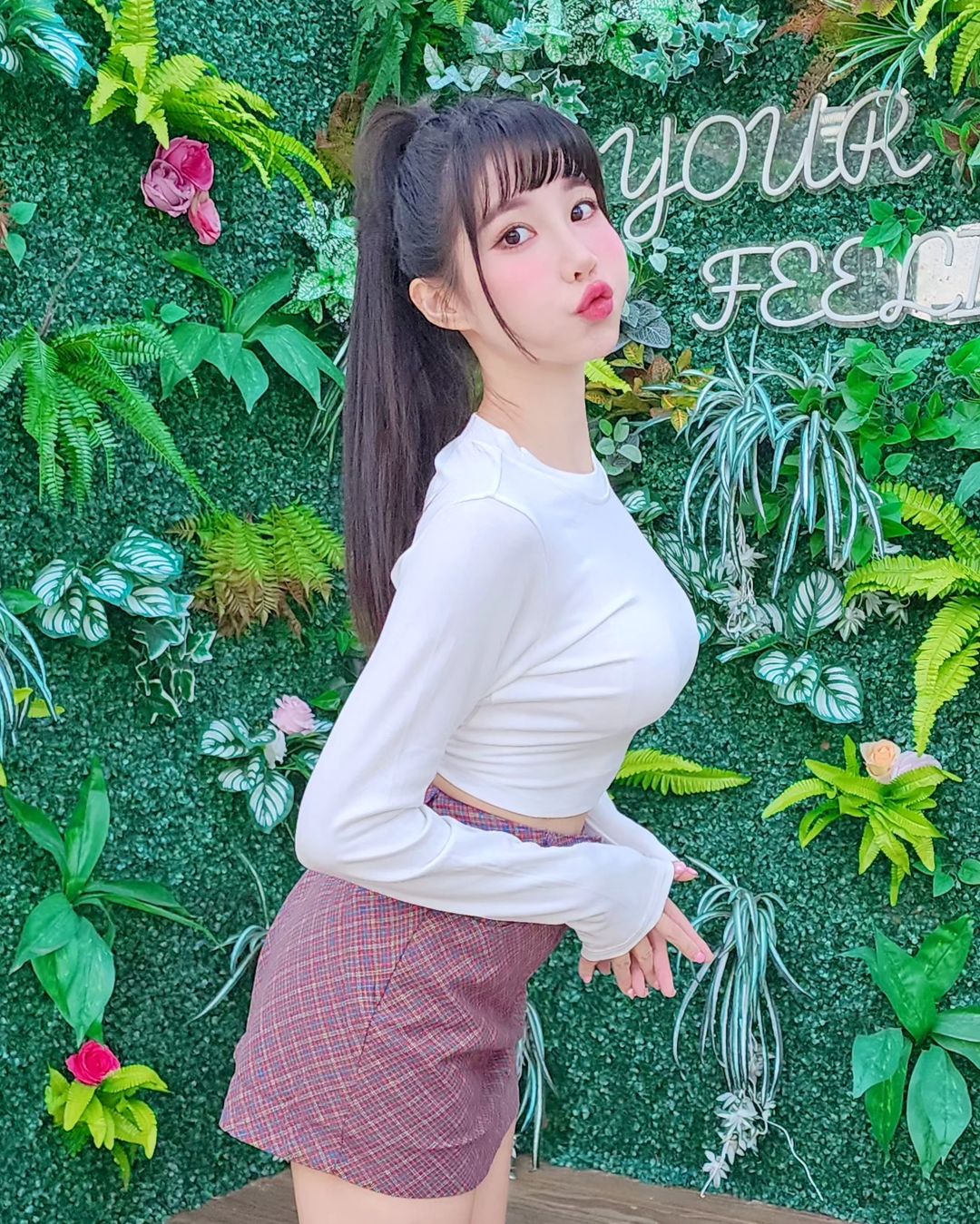 「筠熹」飽滿美乳若隱若現 姣好身材直接擄獲你芳心-第1章-图片6