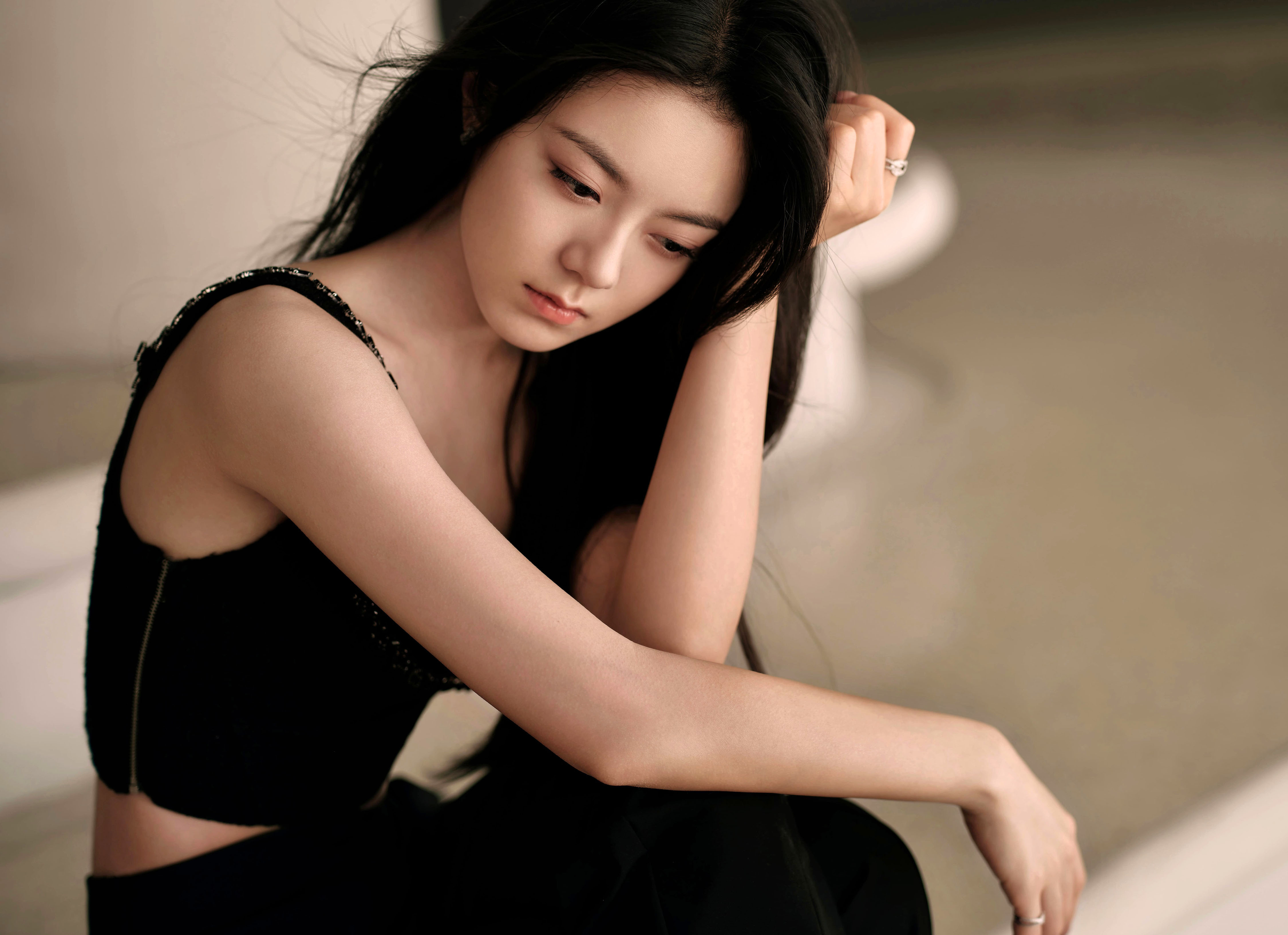 俐落穿搭一身黑—趙今麥[高清套圖]-第1章-图片1