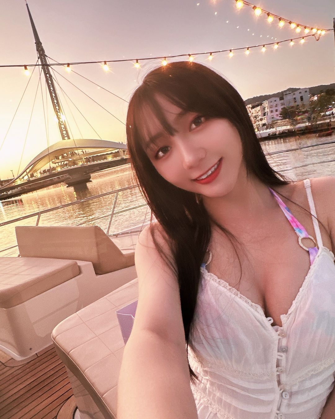 大眼正妹「子喵」露出深邃乳溝畫面 網友招架不住-第1章-图片5