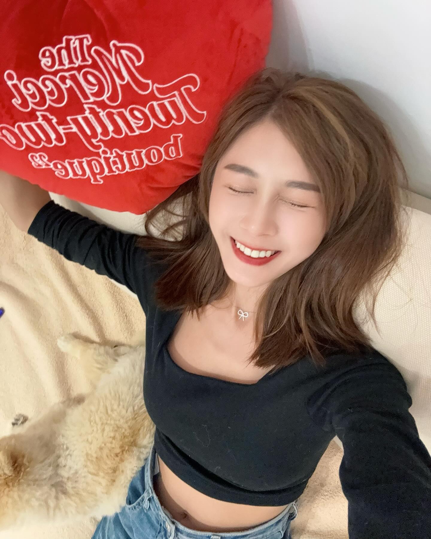 甜美系正妹「曹媛媛」兇悍身材好犯規 火辣視角美腿全都露-第1章-图片1