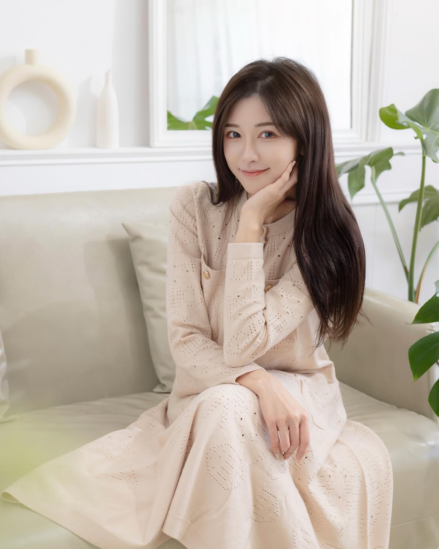 優質女孩「杜衫杉」展現深長事業線 火辣養眼畫面讓人受不了-第1章-图片2