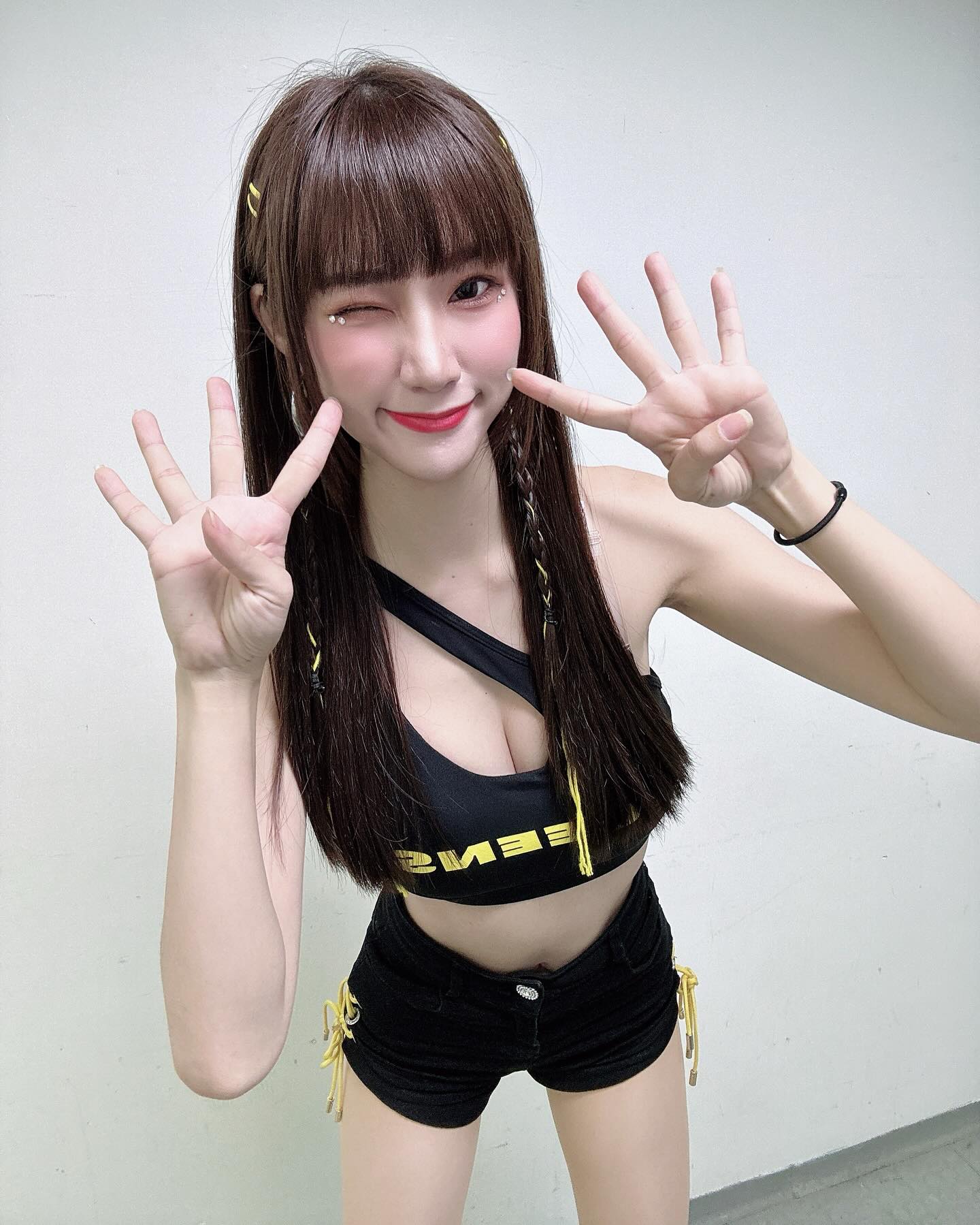 正妹「Amber倩宇」完美身材挑戰視覺極限 又瘦又有料-第1章-图片7