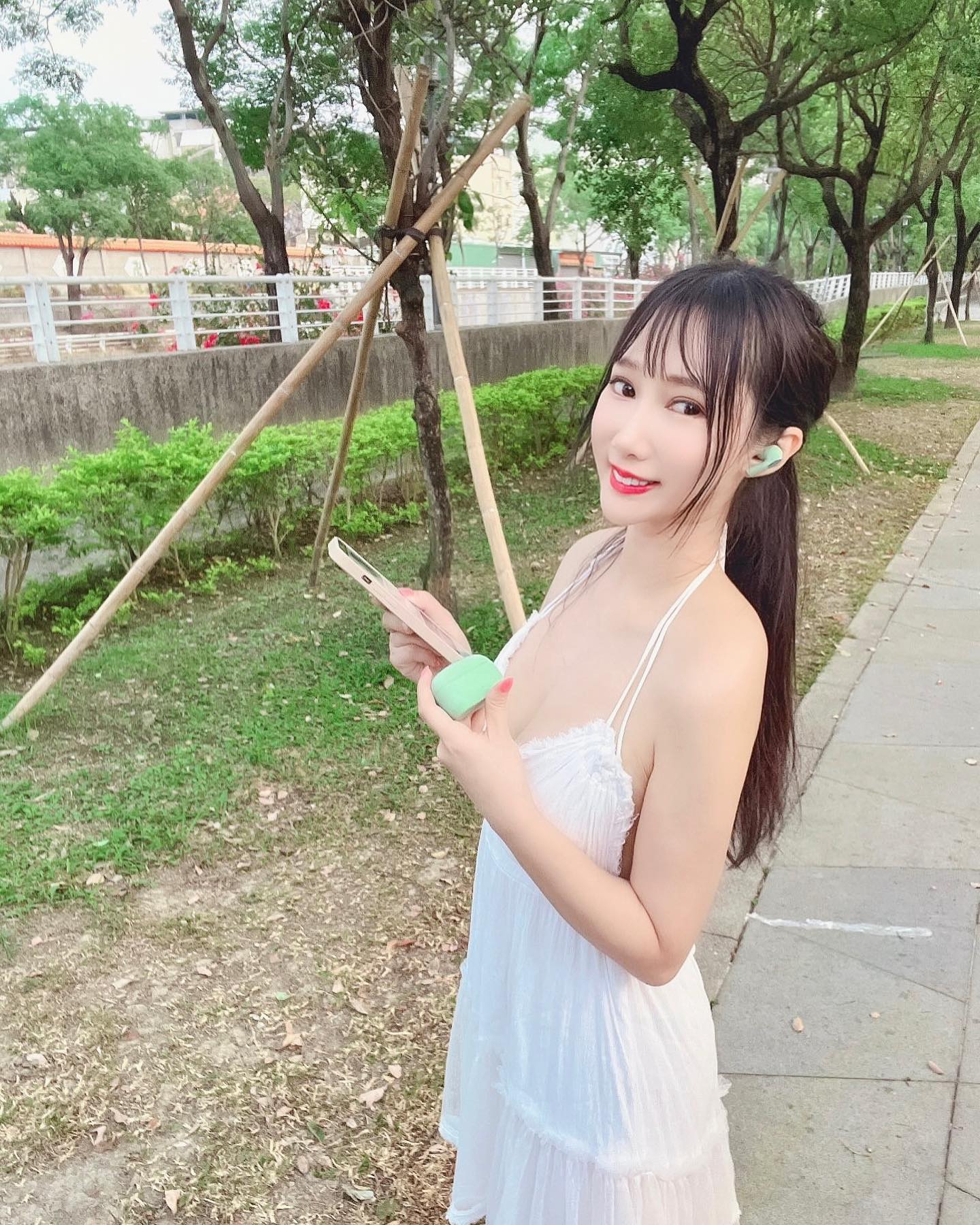 魅惑甜心「又又」展現渾圓白皙美胸 姣好身材成為焦點-第1章-图片7