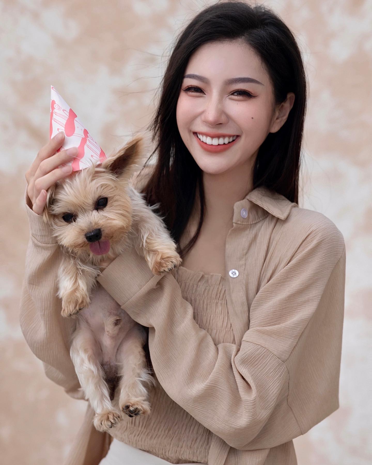 白皙奶妹「許酸酸」大秀渾圓美乳＋性感腰身.....毫無遮掩-第1章-图片10