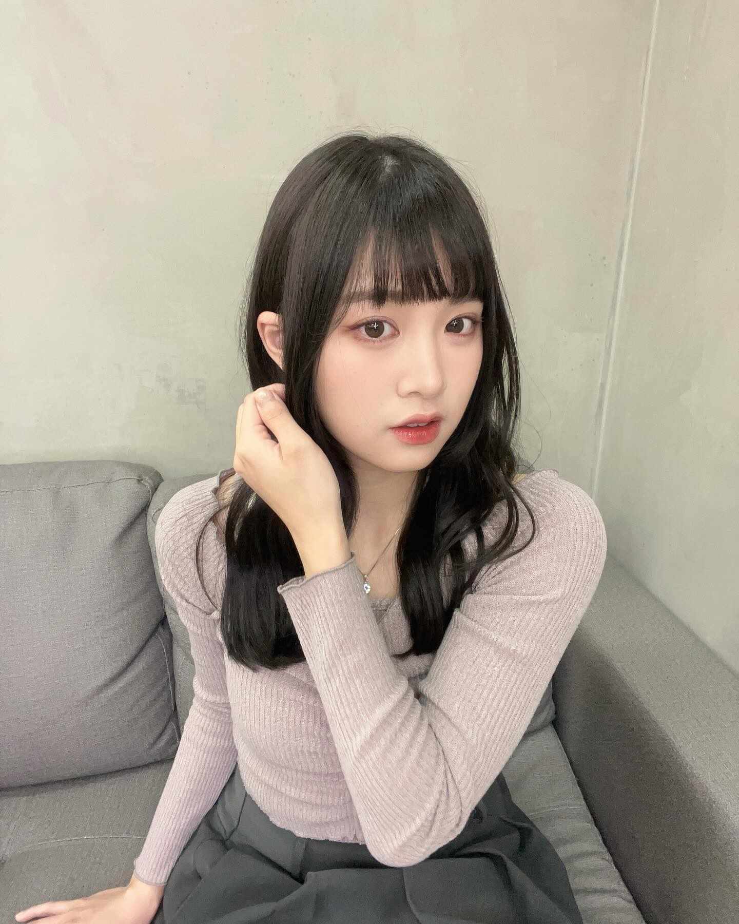 鄰家妹「容欣」長得美又有氣質 清甜微笑一秒讓人愛上-第1章-图片1