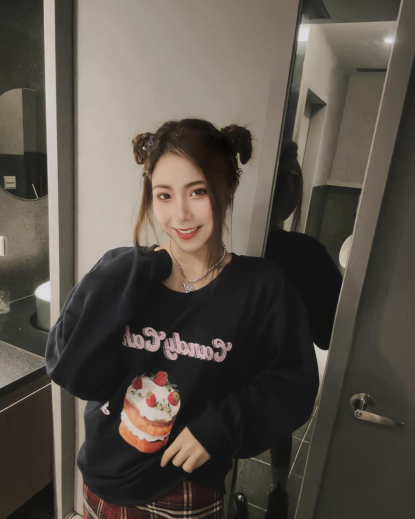 「小璦AiHsieh」性感體態引人遐想.....小露白嫩雙峰-第1章-图片5