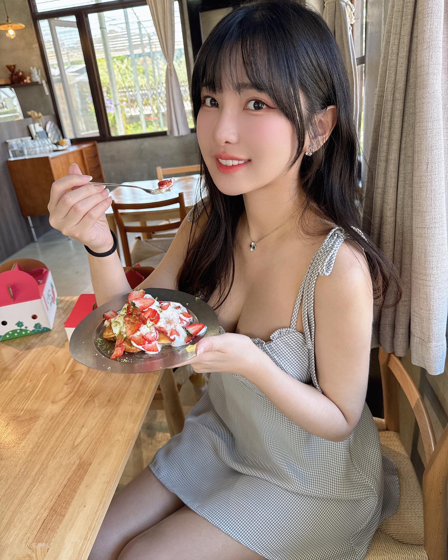 「依梨」超正逆天臉蛋 傲挺渾圓美胸誠意滿滿-第1章-图片2