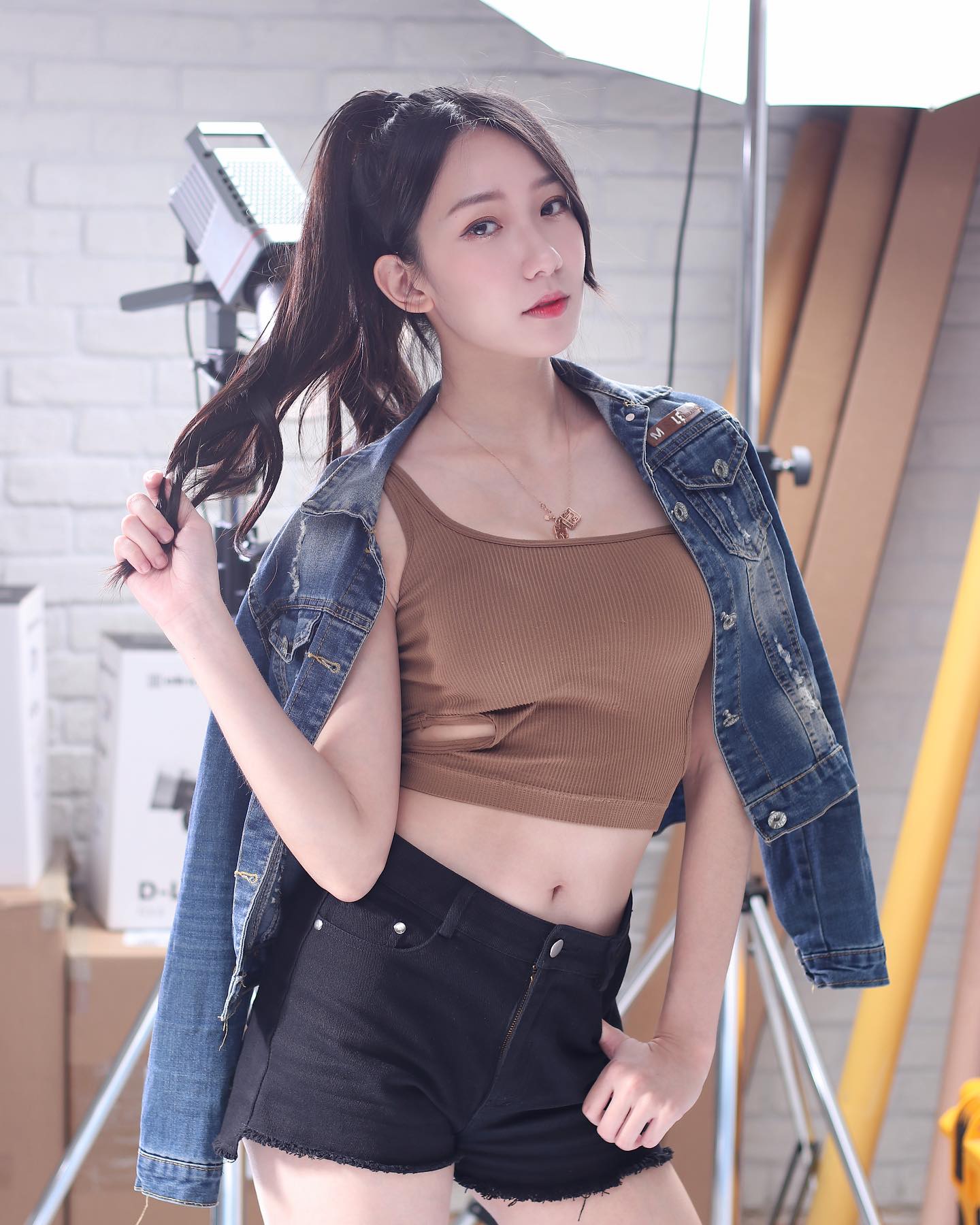 大眼甜心「檸檬」性感深溝好身材正翻.....好熱好養眼-第1章-图片10