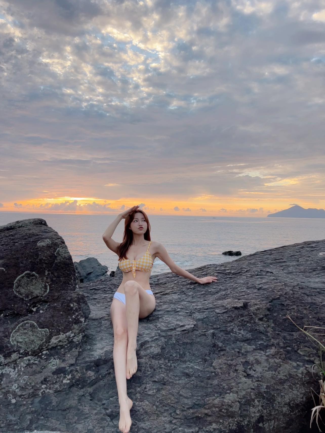 兇版王心淩曬泳裝溫泉照 胸前開洞彈出南半球-第1章-图片5