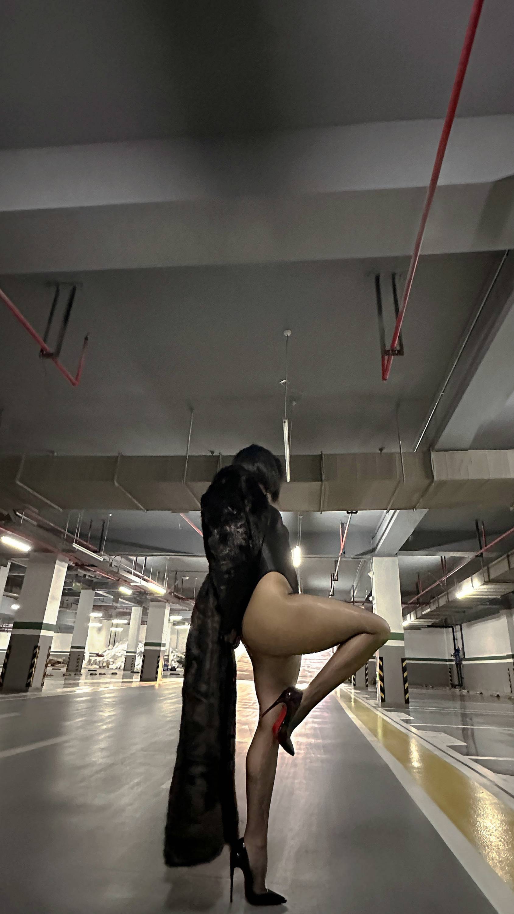 【網路收集系列】福利姬 俏妞qiaoniuTT《 車庫美人 》VIP福利帖全【44P】-第1章-图片42