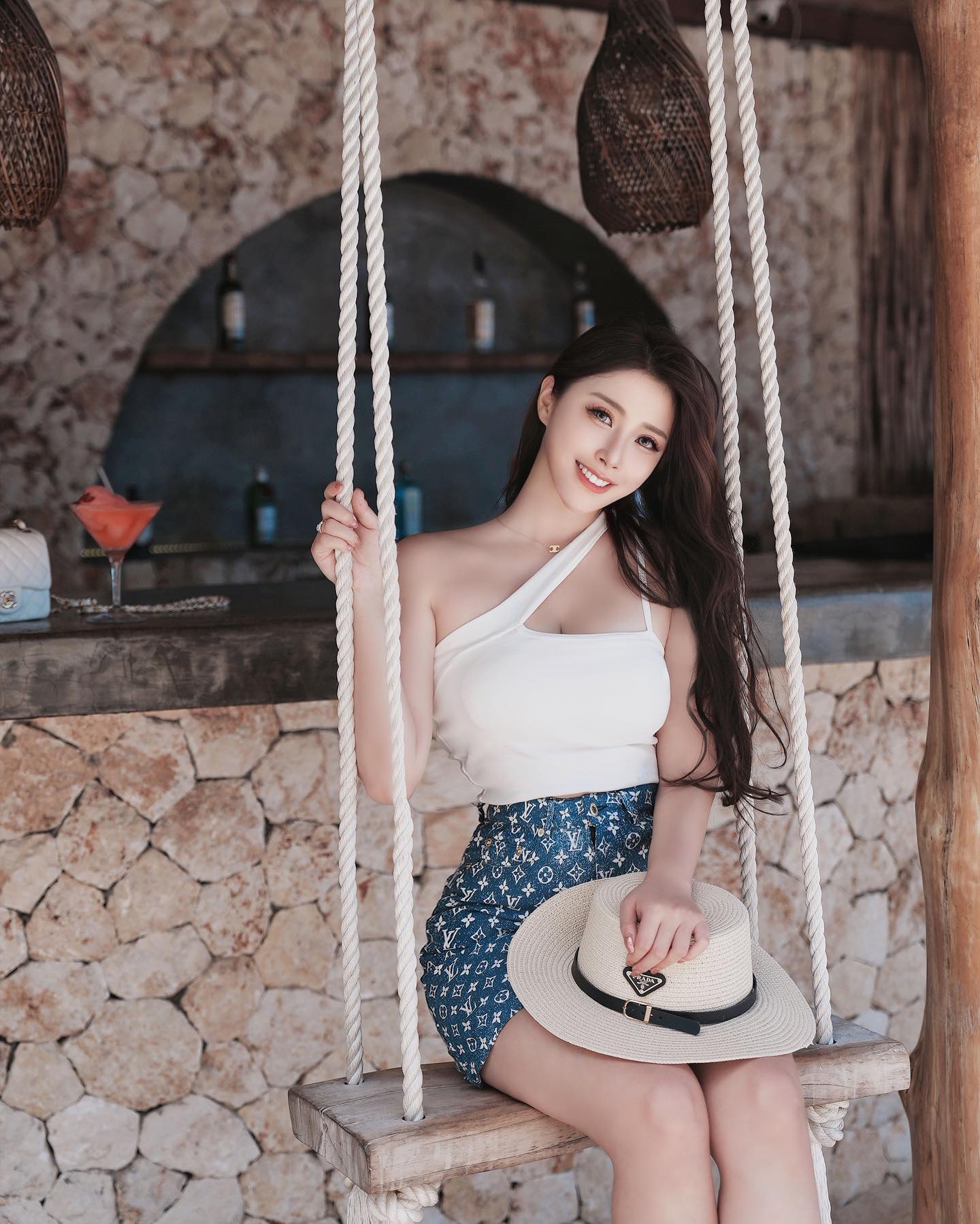 火辣正妹「鄔育錡」完美身材挑戰性感美拍-第1章-图片4