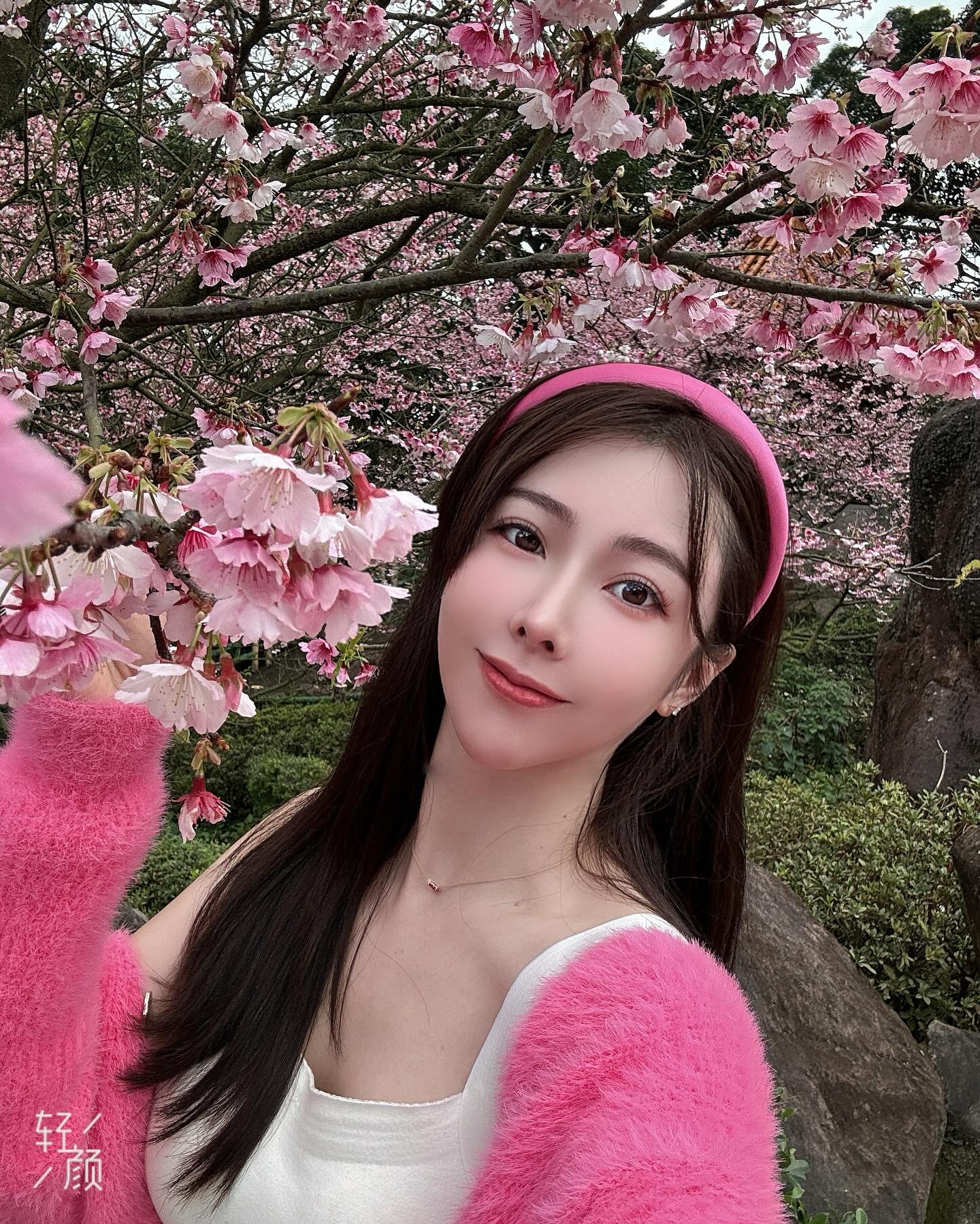 長髮嫩妹「李馨cin cin」白皙身材...性感韻味招架不住-第1章-图片2