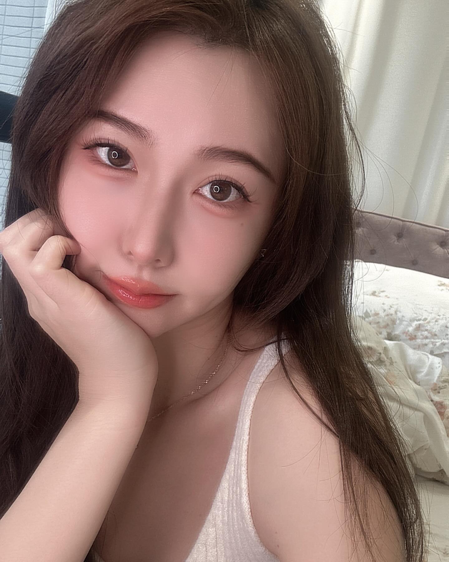 長髮嫩妹「李馨cin cin」白皙身材...性感韻味招架不住-第1章-图片8