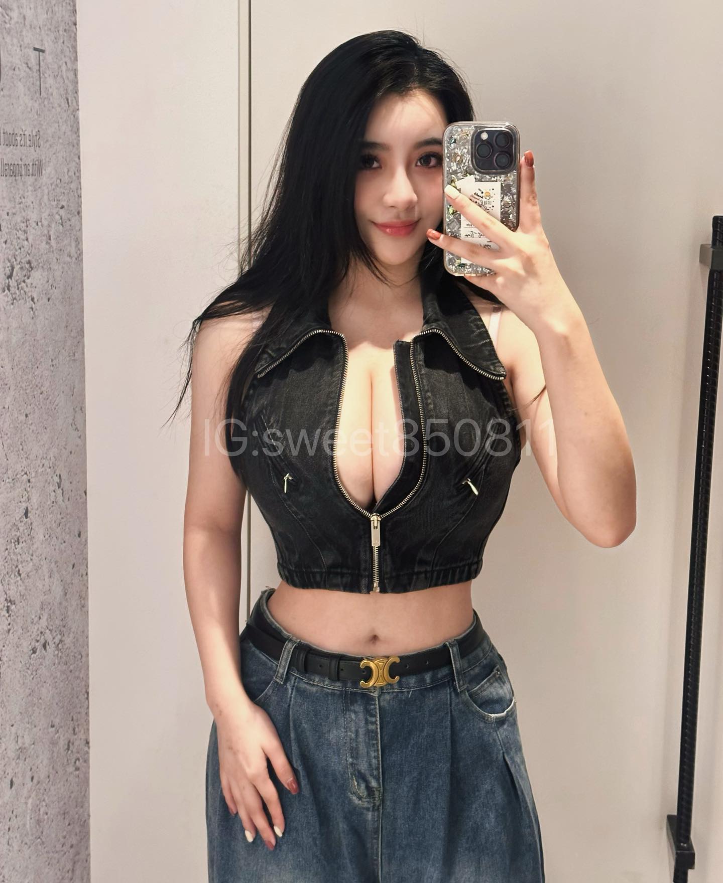 極品正妹「田甜」乳力直接爆棚 大到要滿出來了-第1章-图片2