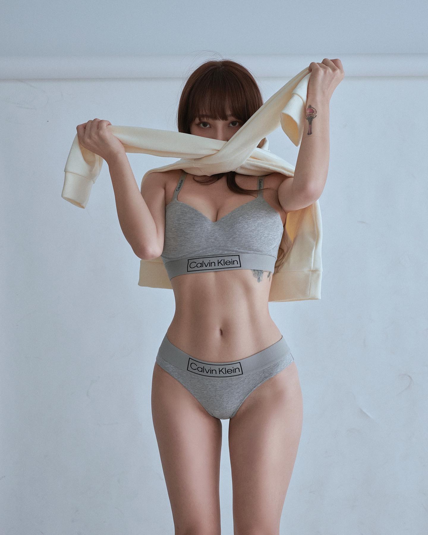 啦啦隊女神爆瘦僅40kg「上圍不縮水」性感隊服激露性感深溝-第1章-图片2