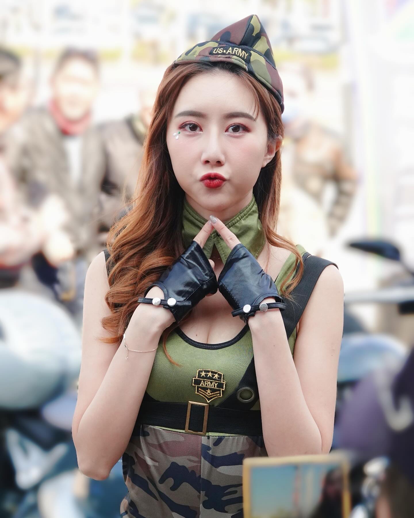 正妹「軒軒」臉蛋太甜了......火辣美體讓你全身酥麻-第1章-图片8