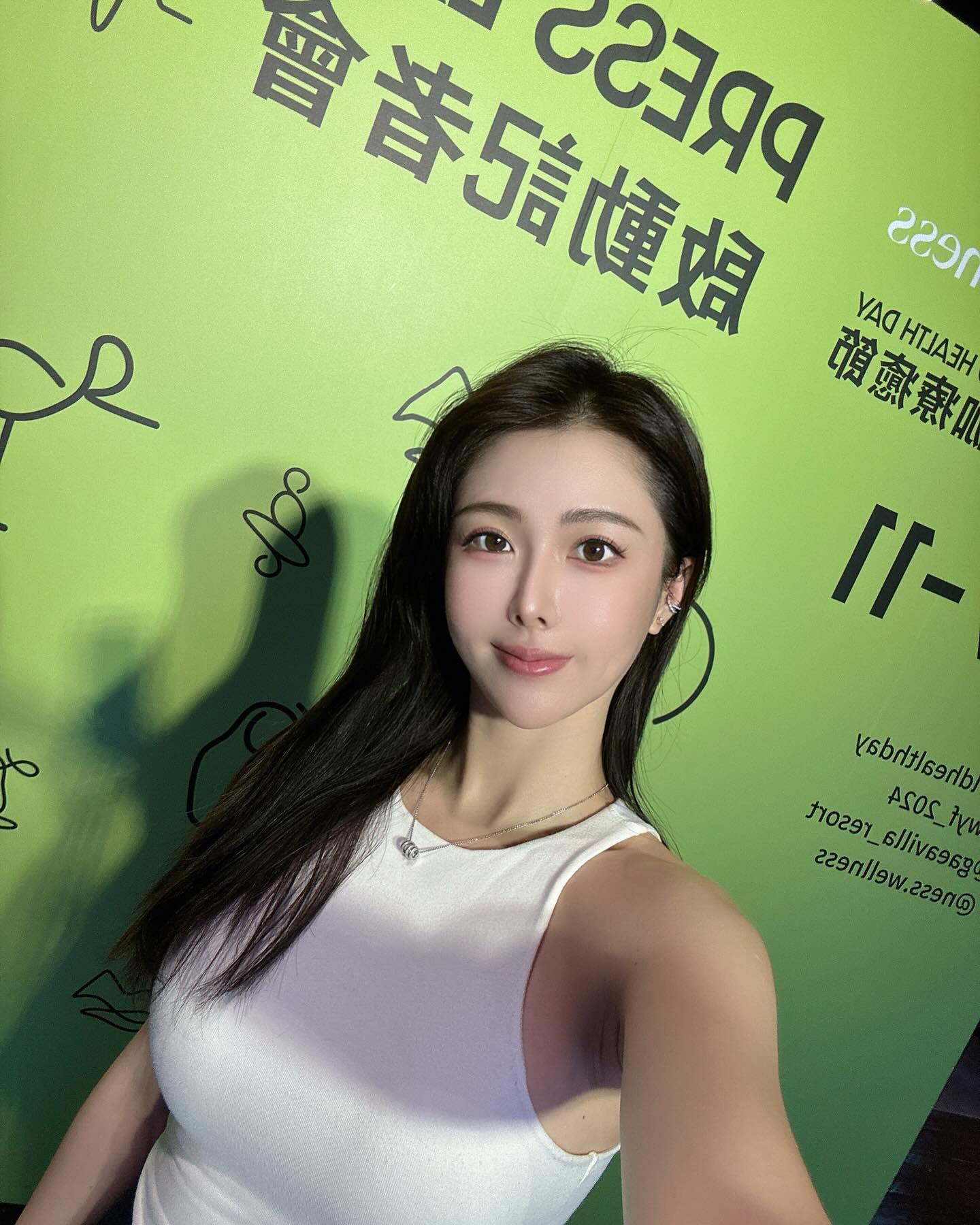 女神級正妹「李馨」邪惡身材視角極致裸露 讓人無法承受-第1章-图片4