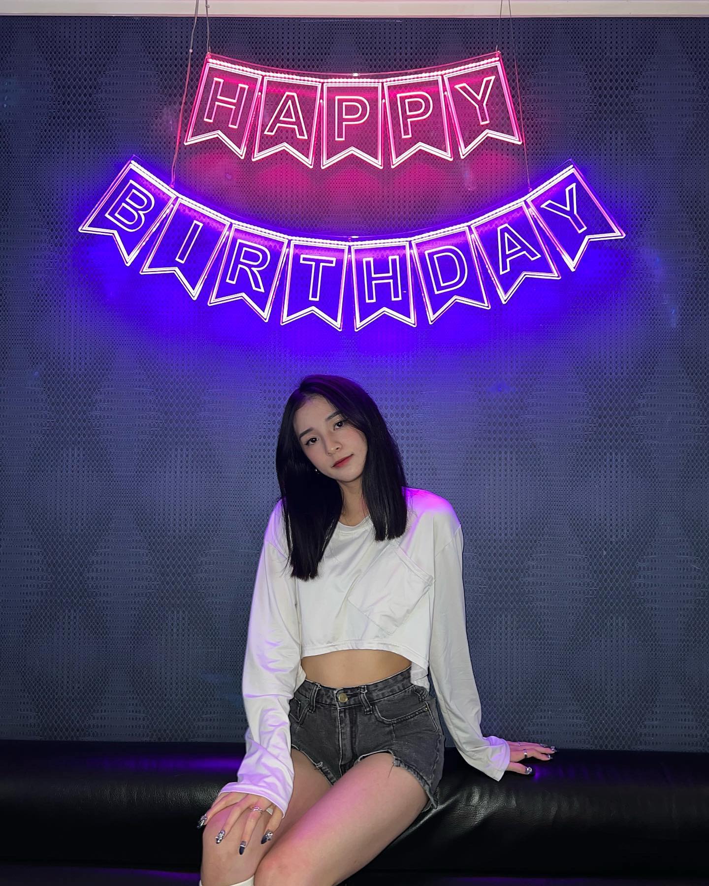 最頂本土練習生「超頻震動」轟動炸開SSR好身材-第1章-图片2