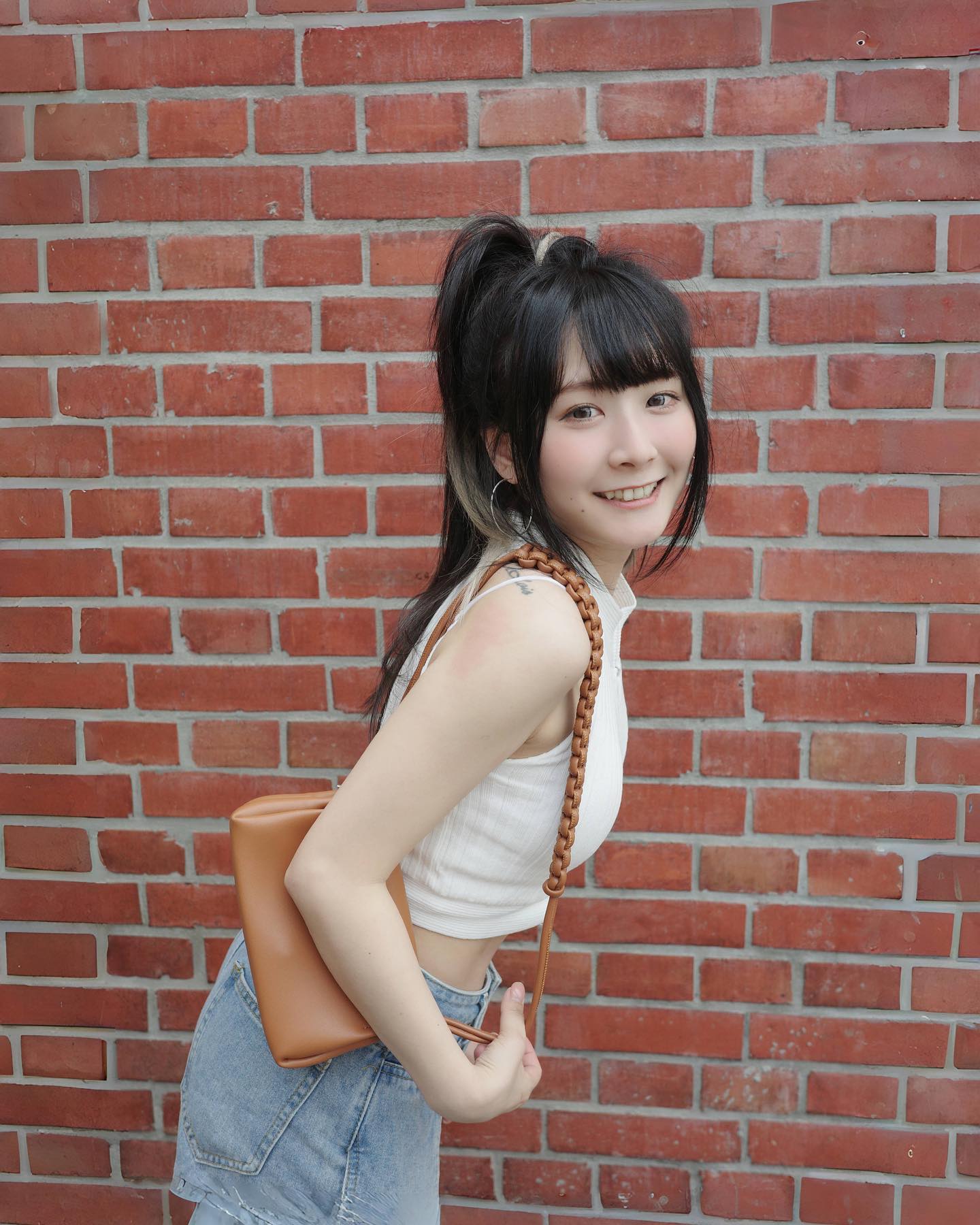 鄰家女孩「陸子玄」有著修長白嫩美腿 超令人著迷-第1章-图片1