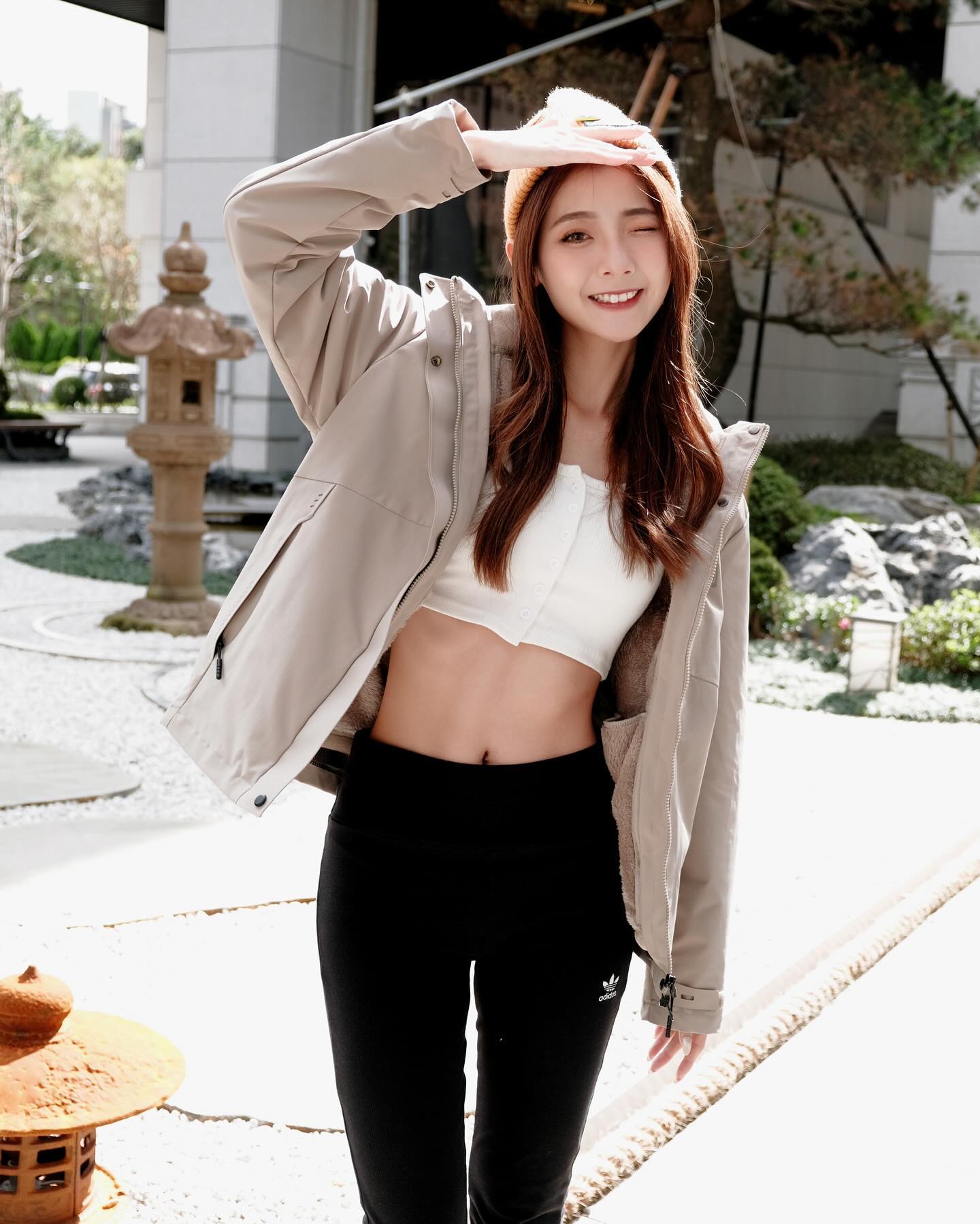 正妹「汶汶」顏值跟乳量兼具 身姿性感誘人-第1章-图片4