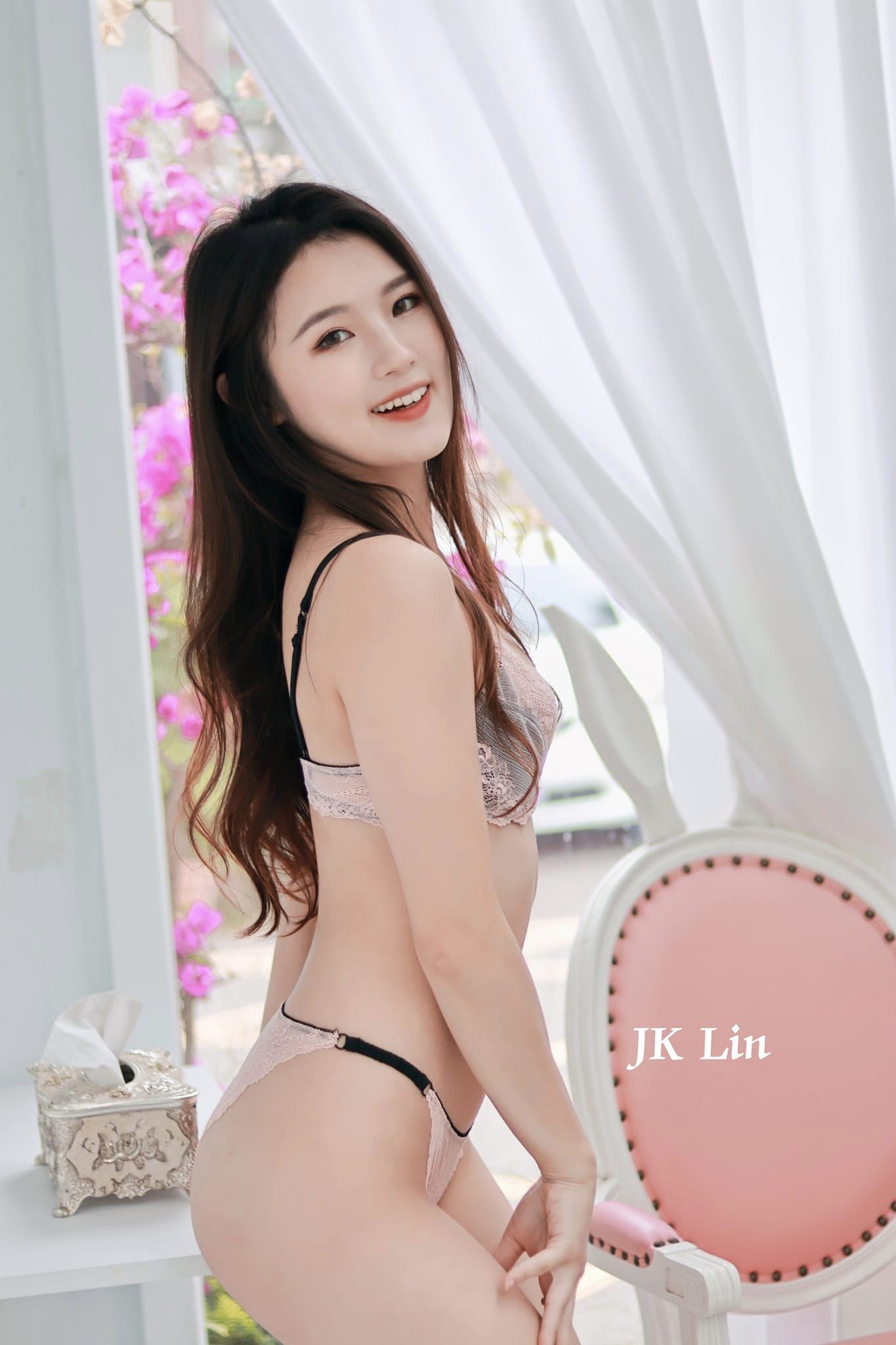 【網路收集】台灣美腿女郎花巧娟 氣質美女內衣外拍寫實 (六)-第1章-图片34